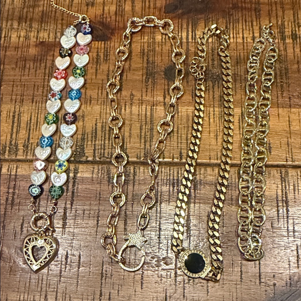 Bundle 4 pieces gorgeous chokers necklaces